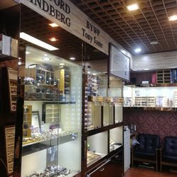探訪三葉眼鏡市場 小黑眼鏡店的經營之道與行業(yè)洞察